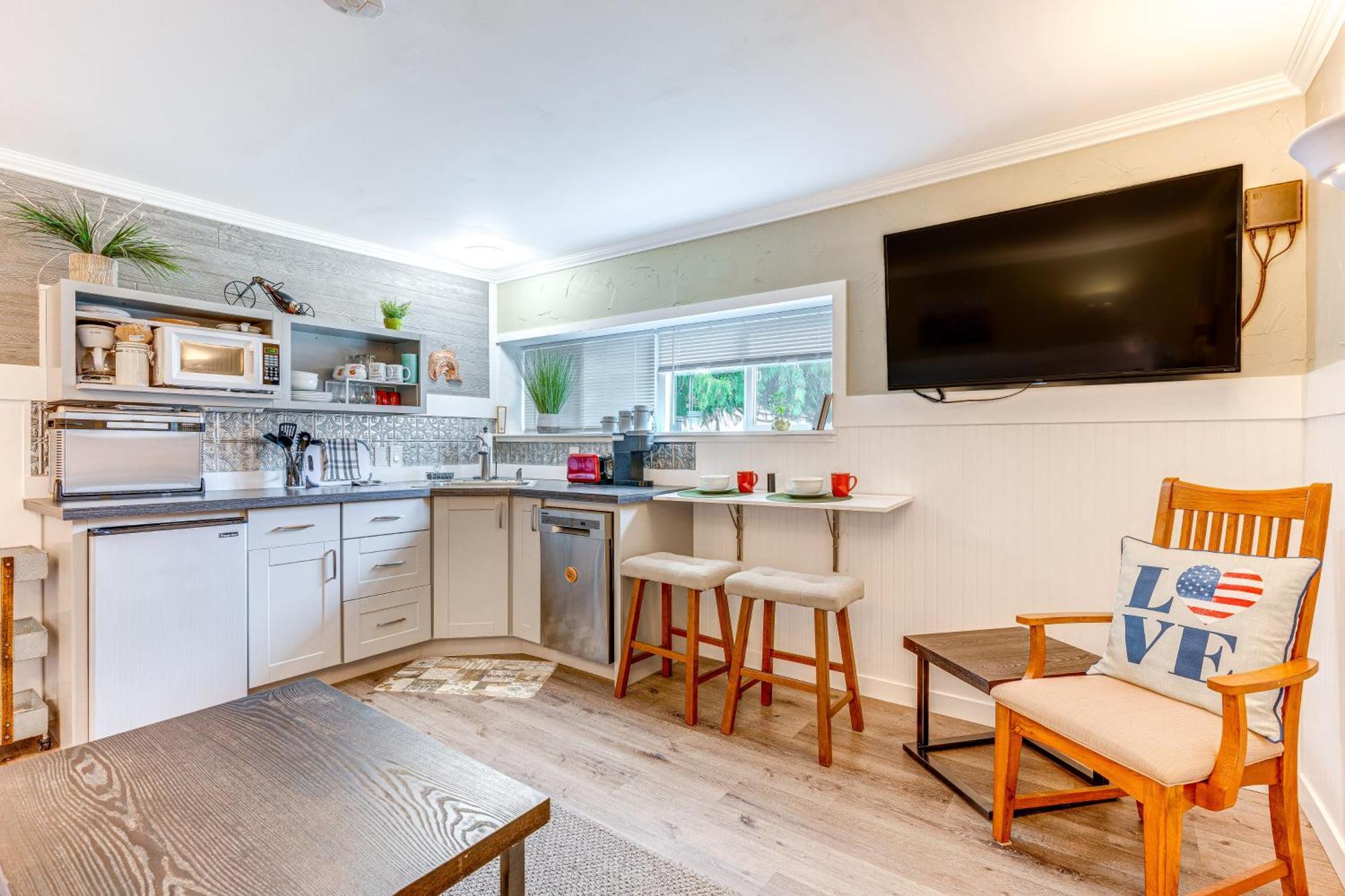 Charming Updated Retreat Walk To Lake Stevens! Eksteriør billede