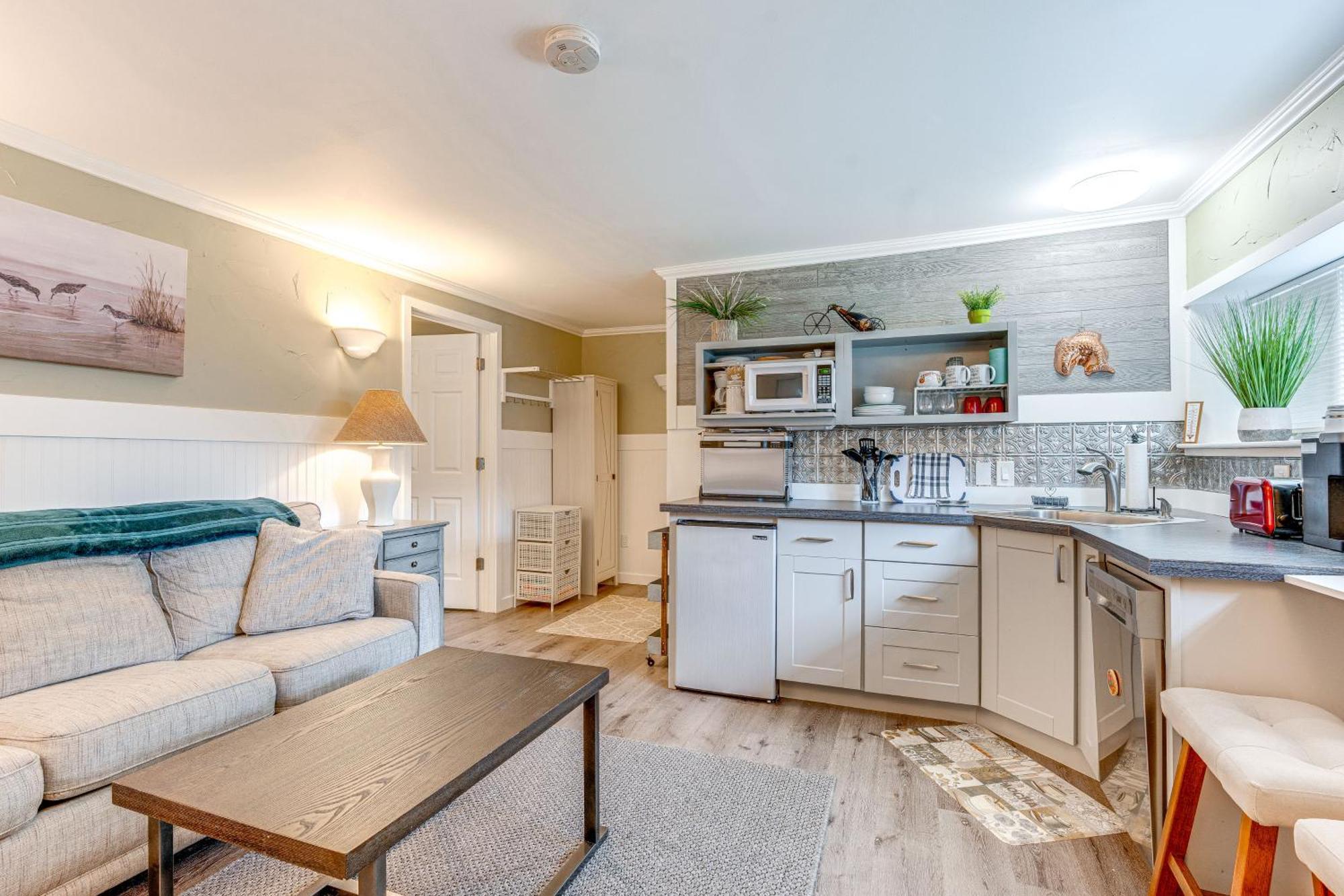 Charming Updated Retreat Walk To Lake Stevens! Eksteriør billede